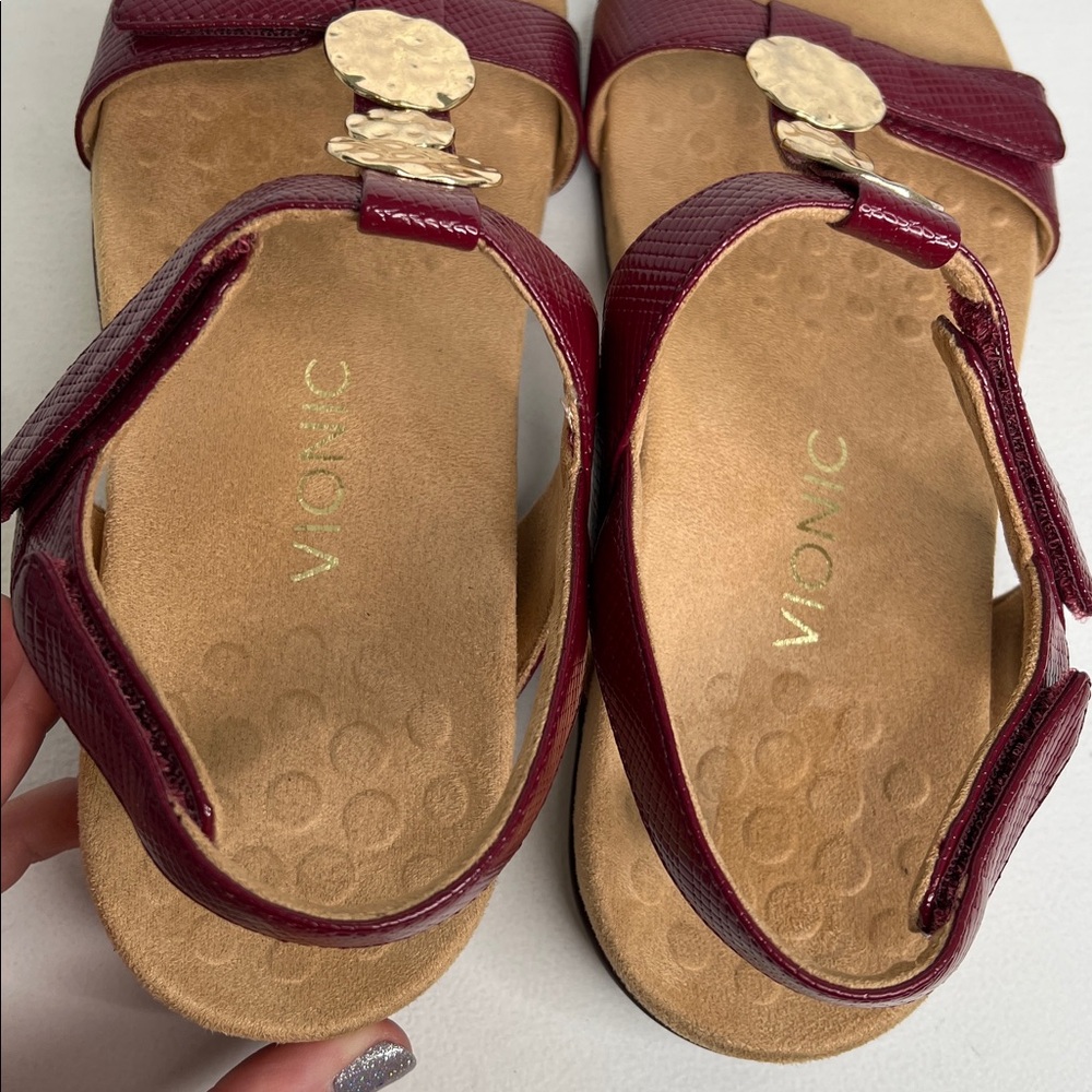 Vionic Farra Lizard Red Faux Leather Embossed Gold Metal Medallion Sandals 8 - Picture 8 of 10